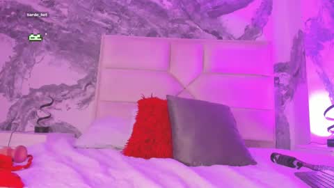 Snapshot of katierouge chatting on January 31, 2:04 am Katie online show from January 31, 2:04 am