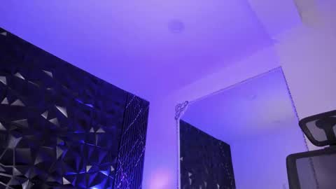 KatieRouge  online show from December 16, 6:20 am