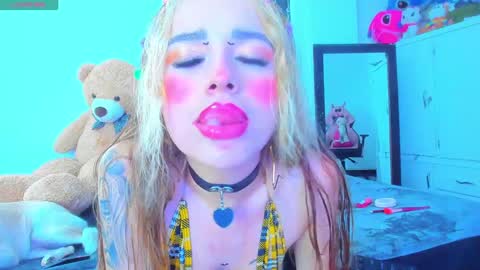 lucyfx69   INSTAGRAM online show from December 7, 4:26 am