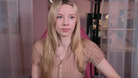 katt_yy online show from November 7, 5:10 am