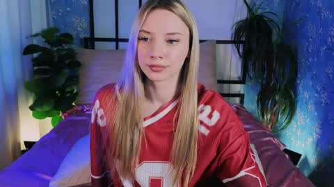 katt_yy online show from April 14, 5:11 am