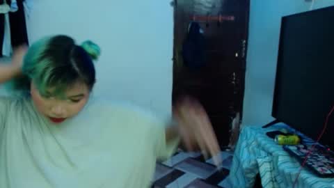 katteyes_ online show from May 6, 9:32 pm