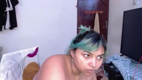 katteyes_ online show from May 5, 9:09 pm