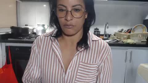 KattleyaGrey online show from October 3, 7:00 pm