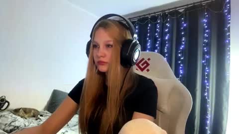 Amia online show from March 5, 6:28 pm