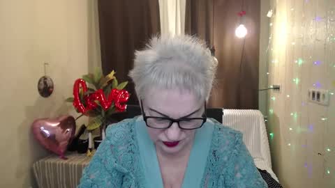 kaylesmoll online show from February 15, 11:47 pm