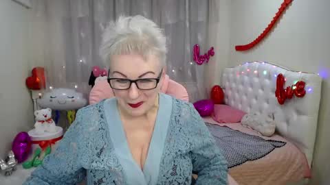kaylesmoll online show from February 14, 11:53 pm