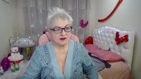 kaylesmoll online show from February 25, 7:49 pm