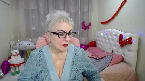 kaylesmoll online show from February 27, 1:52 am