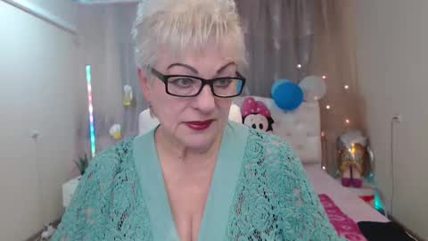 kaylesmoll online show from October 8, 6:58 pm