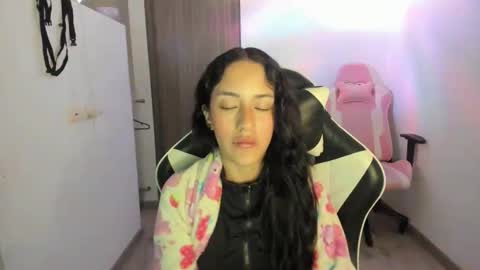 kaylie online show from November 8, 2:25 am