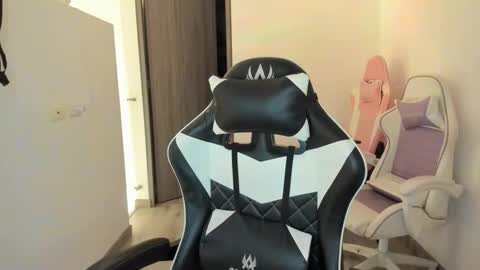 kaylie online show from October 6, 11:06 am