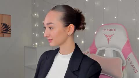 Kelly GMT 2 Su We Th Fr Sa   0300AM-09-00AM   online show from February 16, 12:36 pm