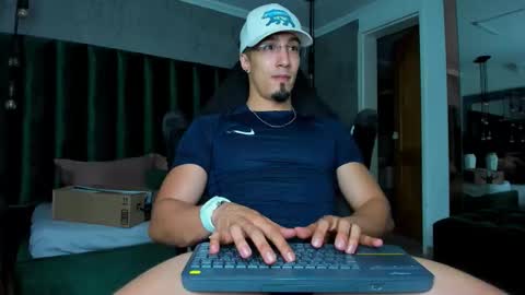 keelanmg online show from December 19, 2:40 am