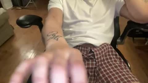 Keesey23 online show from February 12, 4:05 am