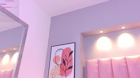 Keily Ross online show from December 19, 11:00 pm