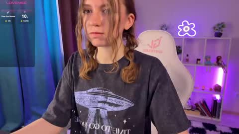 Kelly online show from April 26, 1:42 pm