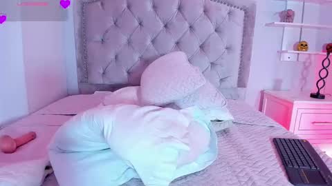 Snapshot of kellymillian_ chatting on December 27, 5:48 pm kellyMillian  online show from December 27, 5:48 pm