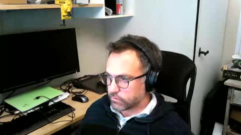 kelvin06133 online show from December 3, 9:28 pm