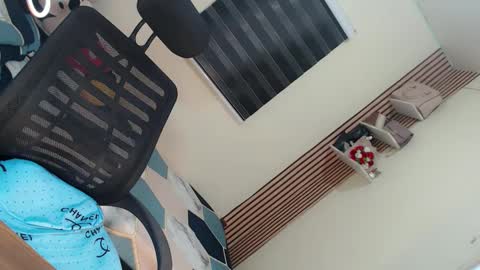 kimmy online show from March 1, 11:15 pm