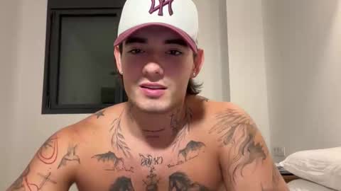 Snapshot of kenboyea_ chatting on October 25, 3:45 pm luis carlos esteban online show from October 25, 3:45 pm