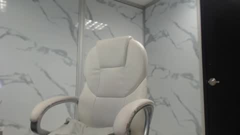 kendall69__ online show from December 8, 1:25 pm