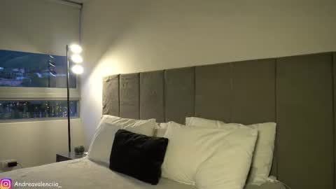 Andrea online show from February 25, 11:15 pm