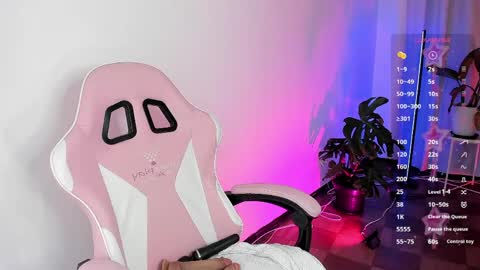 Kendall online show from April 14, 9:07 pm