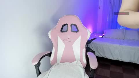 Kendall online show from March 22, 7:51 pm