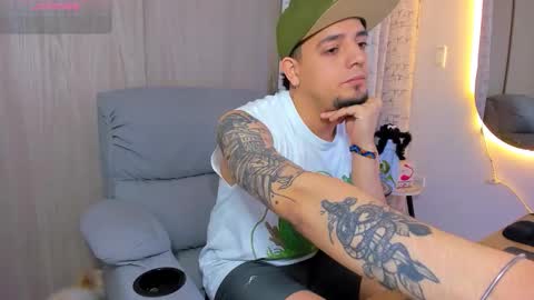 kendel_dimitri online show from October 17, 5:22 am