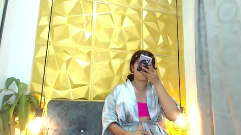 K E N D R A  online show from January 31, 11:35 am