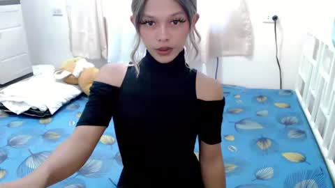 kendra_lunaxx online show from June 14, 3:41 am