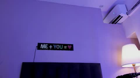 kendrachavez_ online show from February 6, 10:45 pm