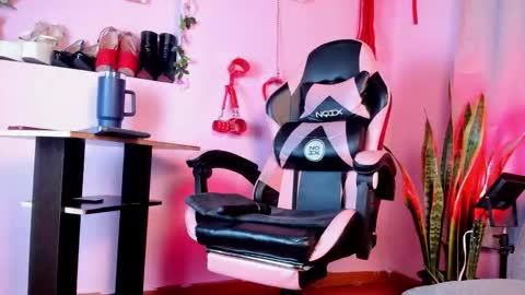 kenia_thompsom01 online show from February 28, 2:04 am