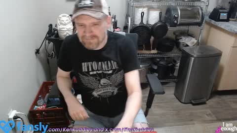 Snapshot of kenkuddles chatting on February 3, 12:58 am Ken Kuddles online show from February 3, 12:58 am