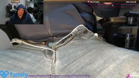 Snapshot of kenkuddles chatting on January 12, 3:17 am Ken Kuddles online show from January 12, 3:17 am