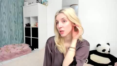 Kenzie online show from March 11, 7:06 pm