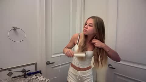 kenziesmithh online show from October 3, 9:23 pm