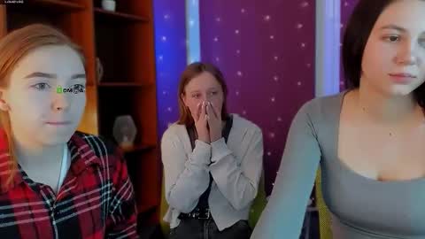 keuli_li online show from February 7, 7:33 am