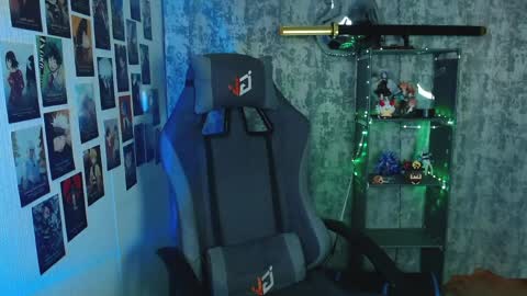 Kevin online show from April 5, 5:04 am