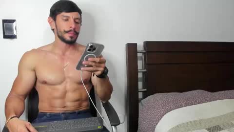 kevin_malone22 online show from November 12, 3:53 am