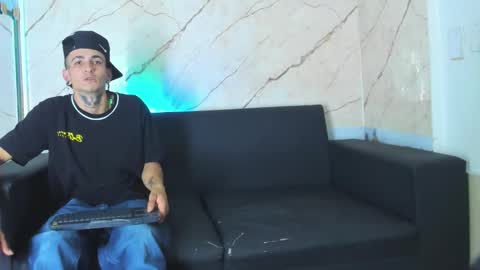 kevinperlas_ online show from November 8, 1:52 am