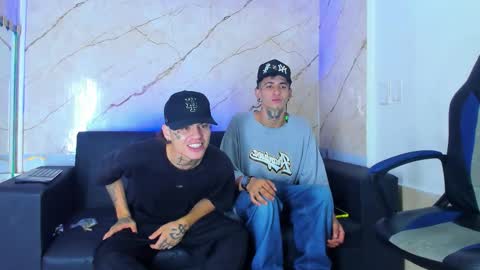 kevinperlas_ online show from November 16, 8:33 pm