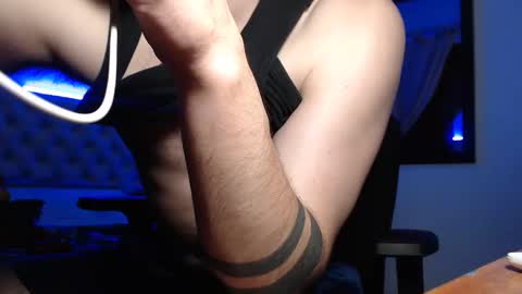 kevinsantiag0 online show from February 12, 5:22 am