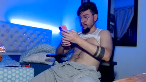 kevinsantiag0 online show from August 9, 12:54 am