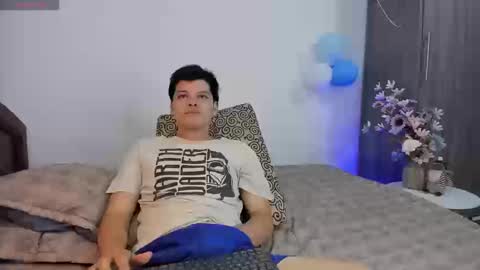 kevin and ottis online show from February 26, 12:25 am