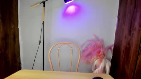 khate_smith online show from March 1, 4:33 pm