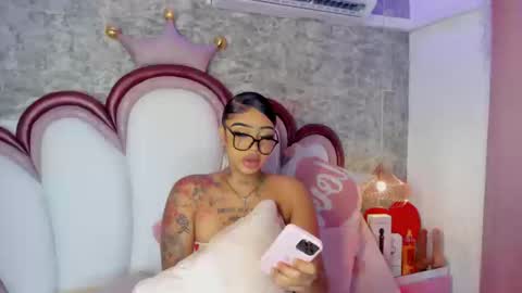 Khelany Isyy  online show from March 11, 2:31 pm