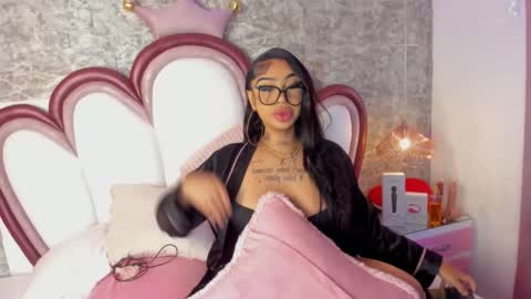 Khelany Isyy  online show from March 9, 2:21 pm