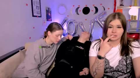 khloebeauty online show from February 13, 8:12 pm